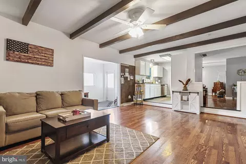 Entry Way - 53 Delshire Dr, Dover, DE 19901 photo 3 of 8