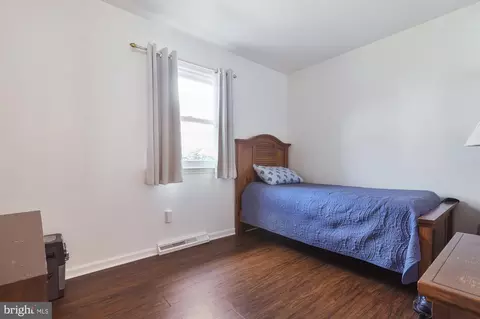 Bedroom - 53 Delshire Dr, Dover, DE 19901 photo 2 of 4