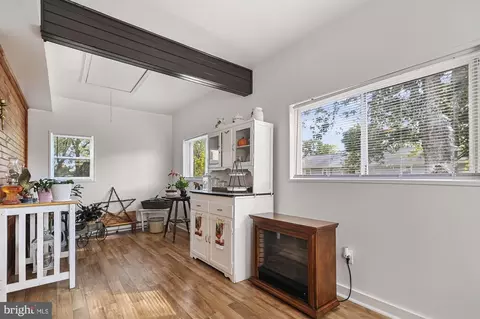 Entry Way - 53 Delshire Dr, Dover, DE 19901 photo 6 of 8