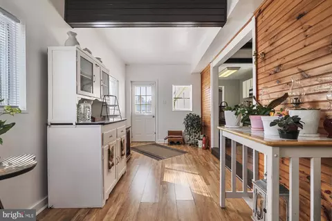 Entry Way - 53 Delshire Dr, Dover, DE 19901 photo 5 of 8