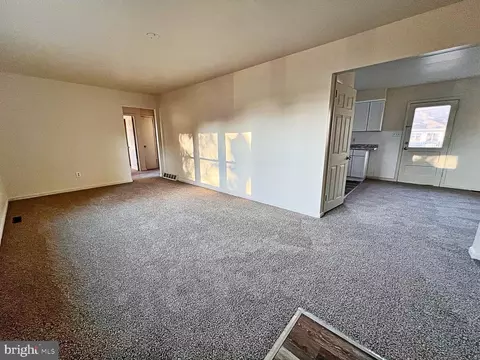Living - 393 David Hall Rd, Dover, DE 19904 photo 1 of 4