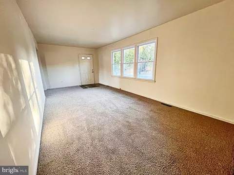 Living - 393 David Hall Rd, Dover, DE 19904 photo 2 of 4