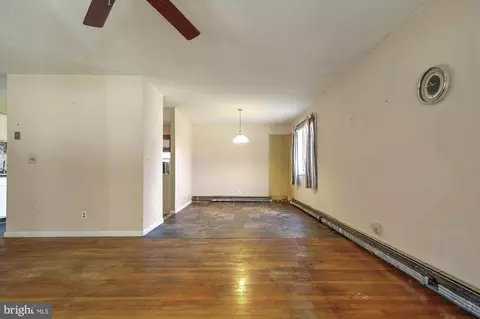 Living - 2011 Fords Corner Rd, Hartly, DE 19953 photo 3 of 8