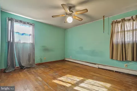 Bedroom - 2011 Fords Corner Rd, Hartly, DE 19953 photo 1 of 4