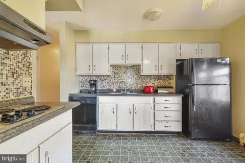 Kitchen - 2011 Fords Corner Rd, Hartly, DE 19953 photo 2 of 3