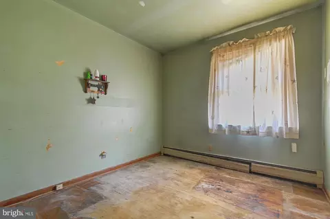 Bedroom - 2011 Fords Corner Rd, Hartly, DE 19953 photo 4 of 4