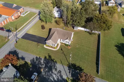130 Maple St, Houston, DE 19954 photo 3