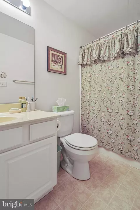 Bath - 250 N Planters Ln, Dover, DE 19901 photo 2 of 2