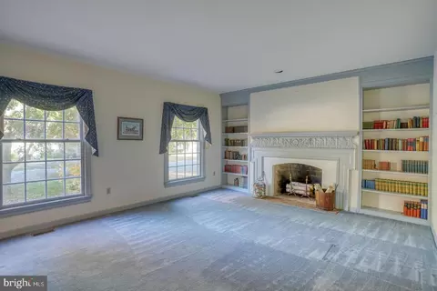 Living - 122 Pine Valley Rd, Dover, DE 19904 photo 2 of 7