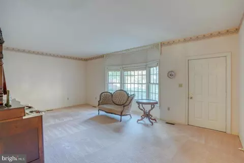 Living - 122 Pine Valley Rd, Dover, DE 19904 photo 6 of 7