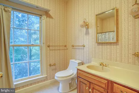 Bath - 122 Pine Valley Rd, Dover, DE 19904 photo 2 of 4