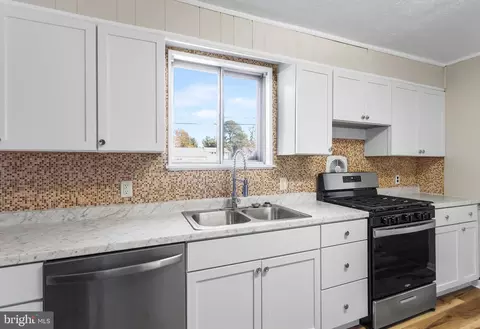 Kitchen - 555 Crawford Ave, Dover, DE 19901 photo 2 of 3