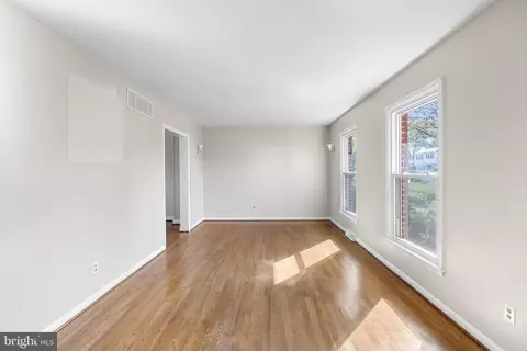 Living - 555 Crawford Ave, Dover, DE 19901 photo 1 of 5