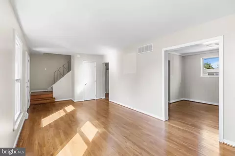Living - 555 Crawford Ave, Dover, DE 19901 photo 2 of 5