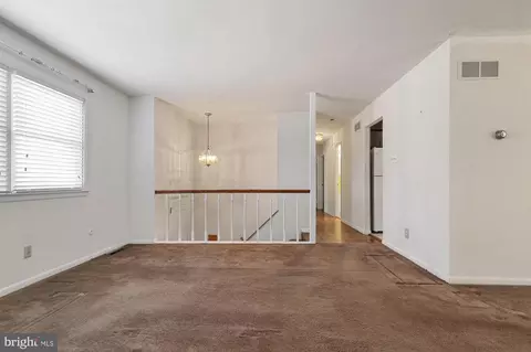 Living - 90 Katherine Dr, Dover, DE 19901 photo 2 of 9