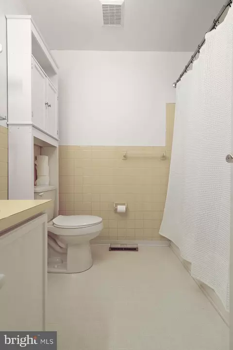 Bath - 90 Katherine Dr, Dover, DE 19901 photo 2 of 2