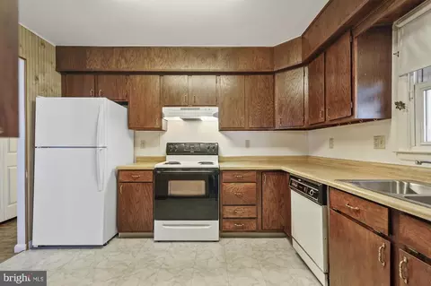 Kitchen - 90 Katherine Dr, Dover, DE 19901 photo 2 of 2