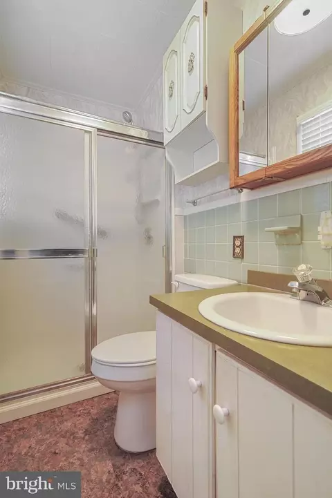 Bath - 90 Katherine Dr, Dover, DE 19901 photo 1 of 2