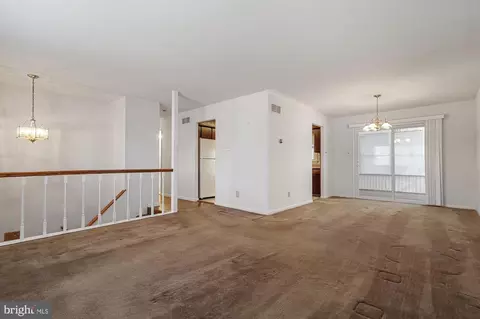 Living - 90 Katherine Dr, Dover, DE 19901 photo 4 of 9