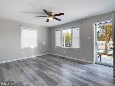 Living - 448 E Commerce St, Smyrna, DE 19977 photo 1 of 2