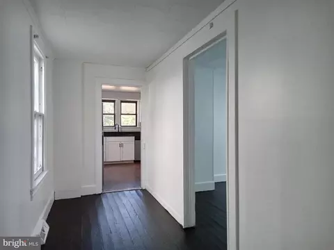 Entry Way - 31 N New St, Dover, DE 19904 photo 2 of 5