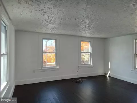 Living - 31 N New St, Dover, DE 19904 photo 2 of 2