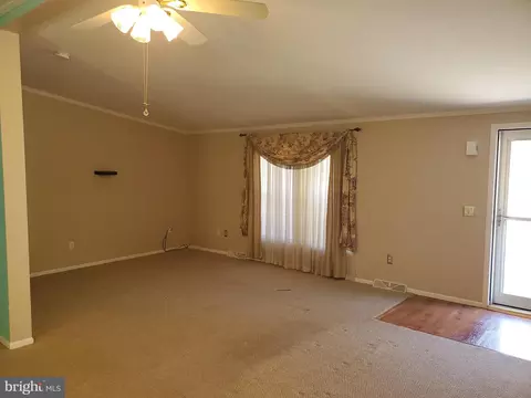 Living - 547 Weaver Dr, Dover, DE 19901 photo 1 of 2