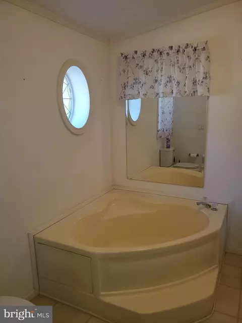 Bath - 547 Weaver Dr, Dover, DE 19901 photo 1 of 3
