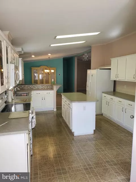 Kitchen - 547 Weaver Dr, Dover, DE 19901 photo 5 of 6