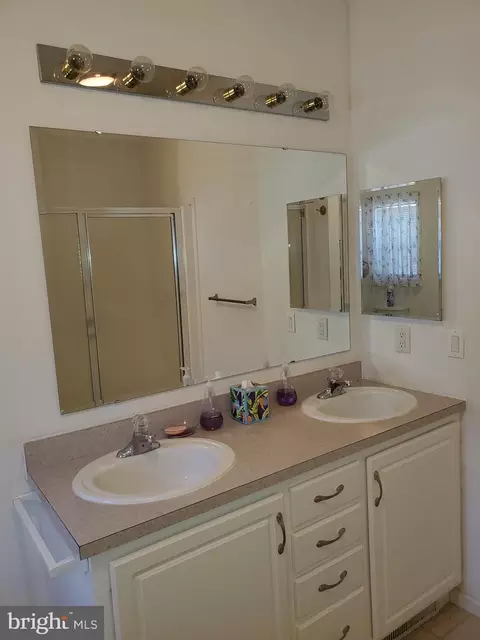 Bath - 547 Weaver Dr, Dover, DE 19901 photo 2 of 3