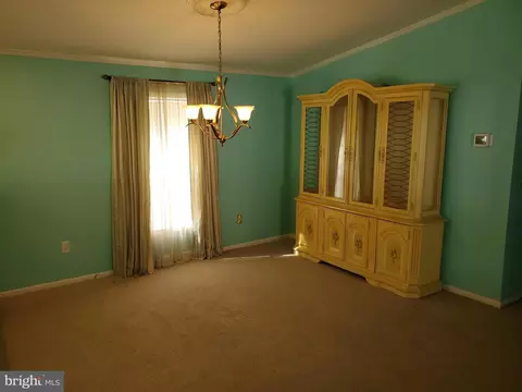 Living - 547 Weaver Dr, Dover, DE 19901 photo 2 of 2