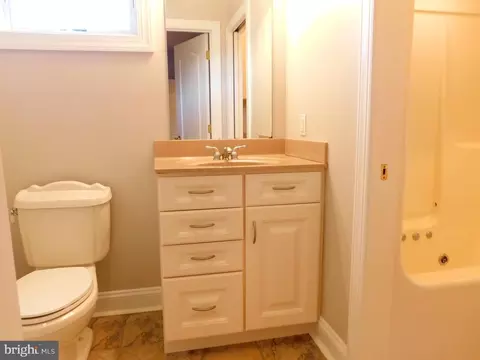 Bath - 487 Brookfield Dr, Dover, DE 19901 photo 1 of 7