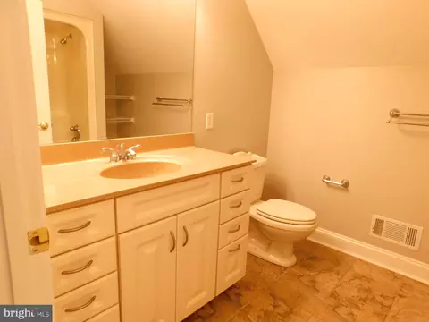 Bath - 487 Brookfield Dr, Dover, DE 19901 photo 3 of 7
