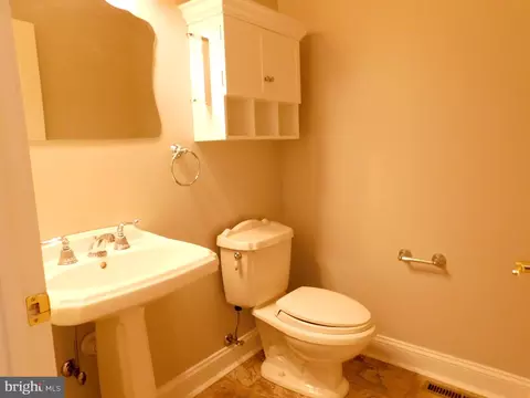 Bath - 487 Brookfield Dr, Dover, DE 19901 photo 4 of 7
