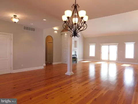 Living - 487 Brookfield Dr, Dover, DE 19901 photo 9 of 11