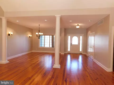 Living - 487 Brookfield Dr, Dover, DE 19901 photo 4 of 11