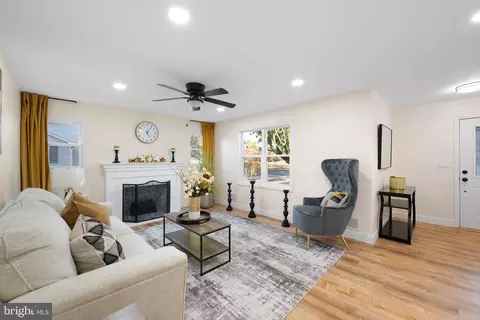 Living - 1044 Artis Dr, Dover, DE 19904 photo 3 of 3