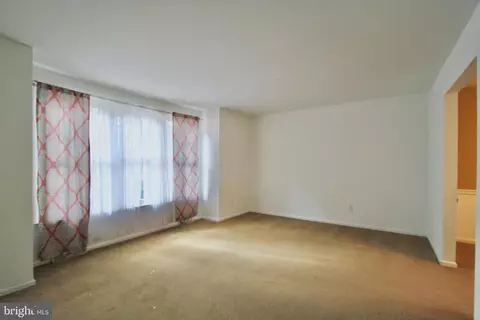 Living - 223 Oakmont Dr, Dover, DE 19904 photo 1 of 4