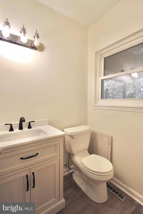 Bath - 223 Oakmont Dr, Dover, DE 19904 photo 1 of 3