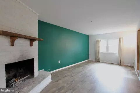 Living - 223 Oakmont Dr, Dover, DE 19904 photo 2 of 4