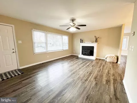 Living - 67 Ann Ave, Dover, DE 19904 photo 4 of 13