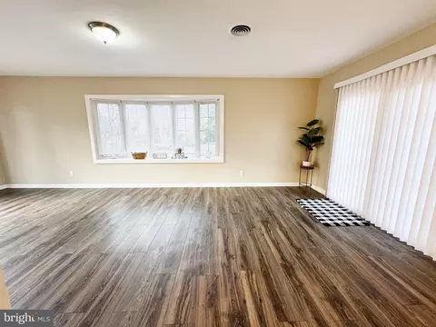 Living - 67 Ann Ave, Dover, DE 19904 photo 2 of 13