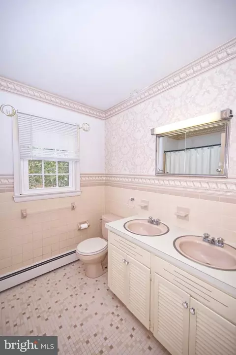 Bath - 65 W Fairfield Dr, Dover, DE 19901 photo 5 of 6