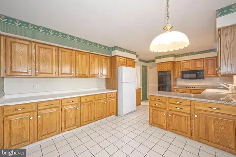 Kitchen - 65 W Fairfield Dr, Dover, DE 19901 photo 3 of 4