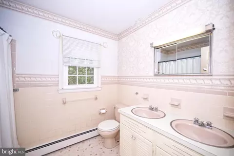 Bath - 65 W Fairfield Dr, Dover, DE 19901 photo 4 of 6