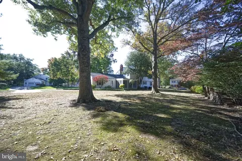 Exterior - 65 W Fairfield Dr, Dover, DE 19901 photo 4 of 9