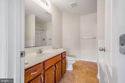 Bath - 157 Lexington Pl, Dover, DE 19901 photo 1 of 2