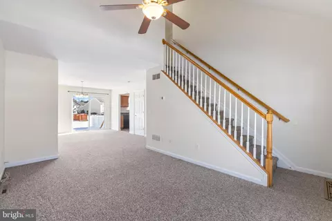Living - 31 Moriarty St, Dover, DE 19901 photo 2 of 6