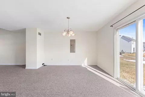 Living - 31 Moriarty St, Dover, DE 19901 photo 5 of 6
