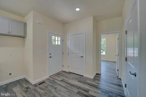 Entry Way - 31 Mapledale Rd, Dover, DE 19904 photo 4 of 19